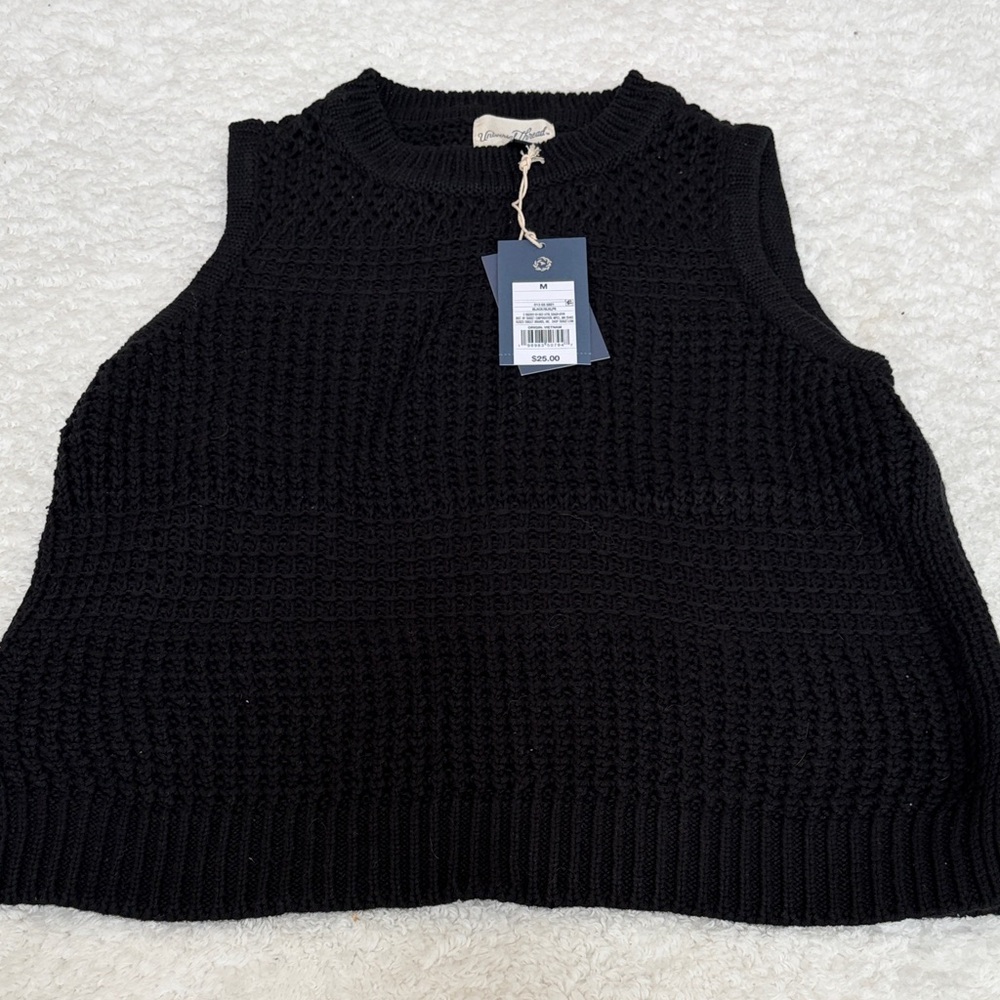 Universal Thread Black Sleeveless Knit Crewneck Sweater
